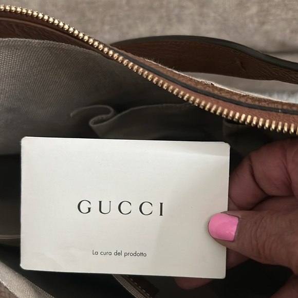 New/used large hobo Gucci Bag excellent condition - Picture 2 of 7